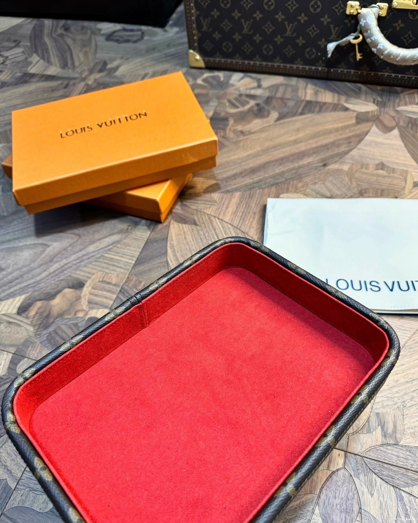 CUSTOM TRAY VALET LV 0804